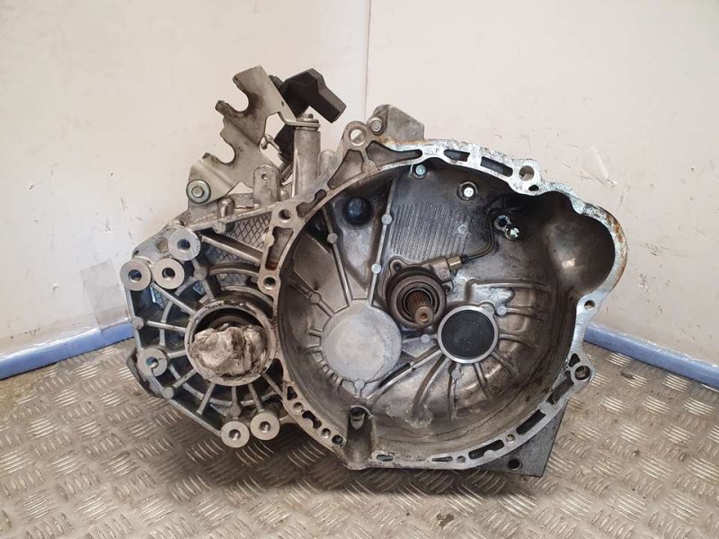 Recambio de caja cambios para chevrolet captiva 2.0 vcdi lt referencia OEM IAM GI042098 BEW4357 5VELOCIDADES