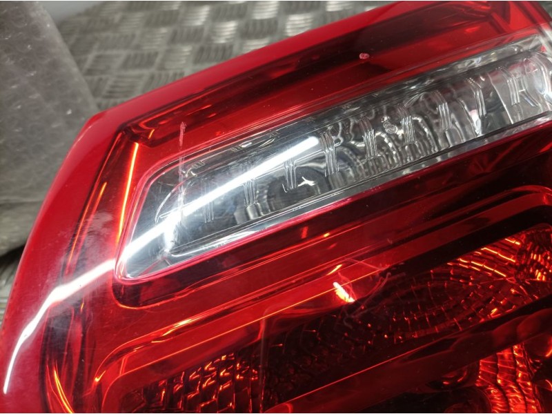 Recambio de piloto trasero derecho para citroën c4 picasso exclusive plus referencia OEM IAM 9653547677  INTERIOR ROZADO