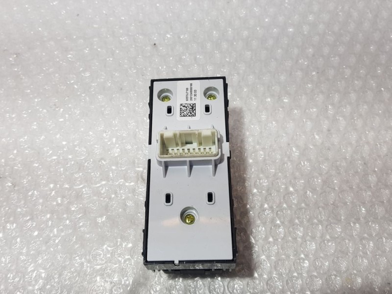 Recambio de mando elevalunas delantero izquierdo para kia ceed drive referencia OEM IAM 93570J7100  