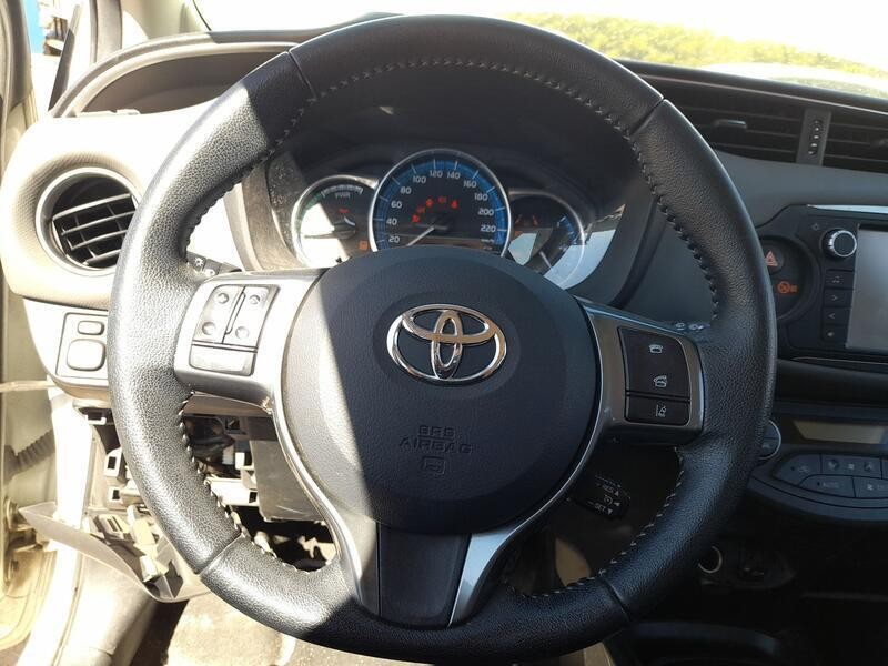 Recambio de volante para toyota yaris (_p13_) 1.5 hybrid (nhp130_) referencia OEM IAM 451020D30023  