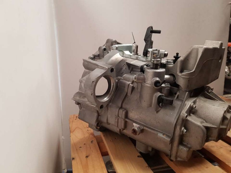 Recambio de caja cambios para seat arona xcellence go referencia OEM IAM USN 040422 6VELOCIDADES