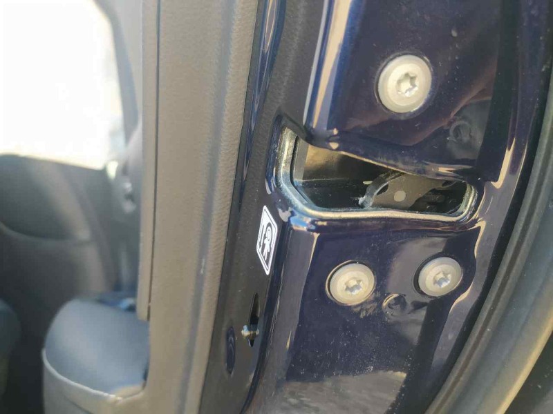 Recambio de cerradura puerta trasera derecha para toyota corolla (e21) hybrid stile referencia OEM IAM 6905002580  