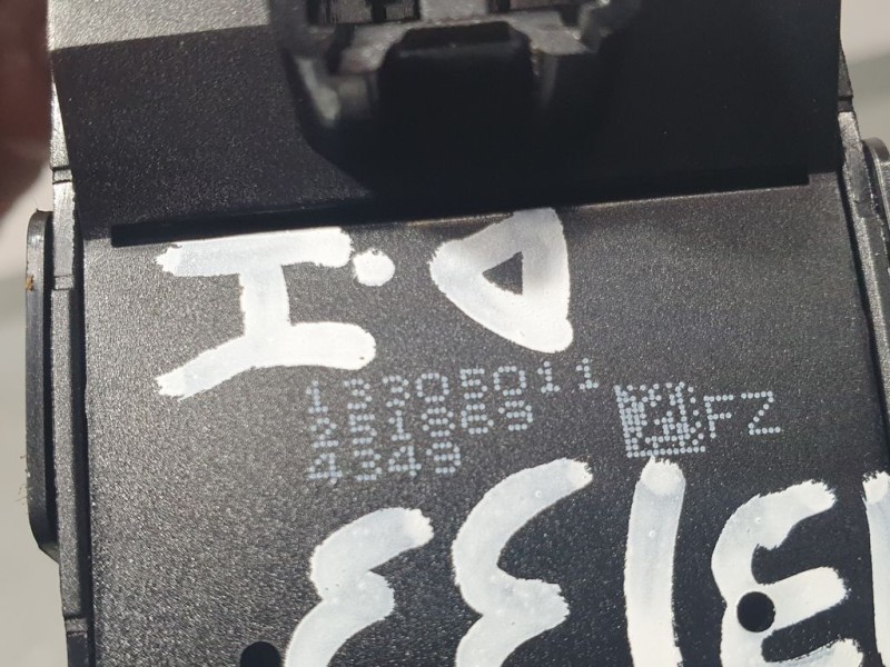 Recambio de mando elevalunas delantero izquierdo para opel astra j lim. expression referencia OEM IAM 13305011  