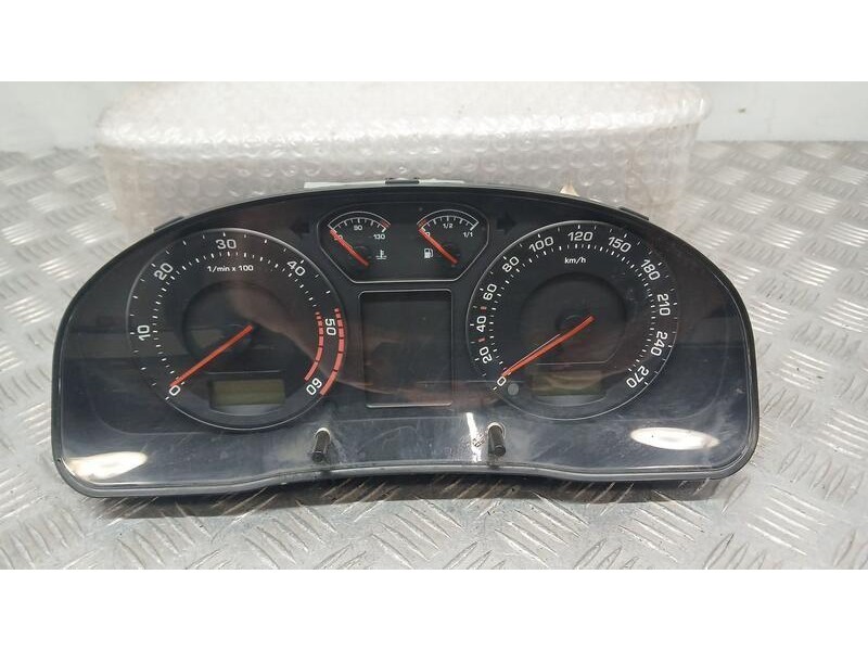 Recambio de cuadro instrumentos para skoda superb (3u4) classic referencia OEM IAM 3U0920811A VDO 110080116007