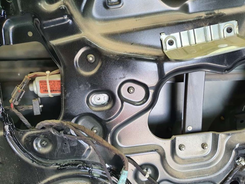 Recambio de elevalunas trasero derecho para ssangyong rexton 270 xvt limited referencia OEM IAM 881000801  ELECTRICO