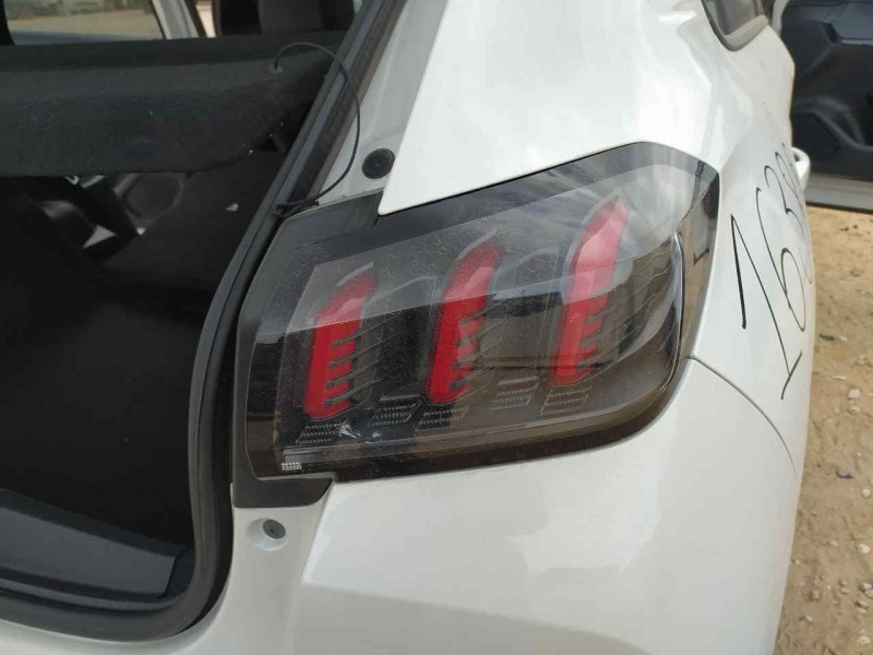 Recambio de piloto trasero derecho para peugeot 208 (p2) allure referencia OEM IAM 9823216680  LED , TOCADO