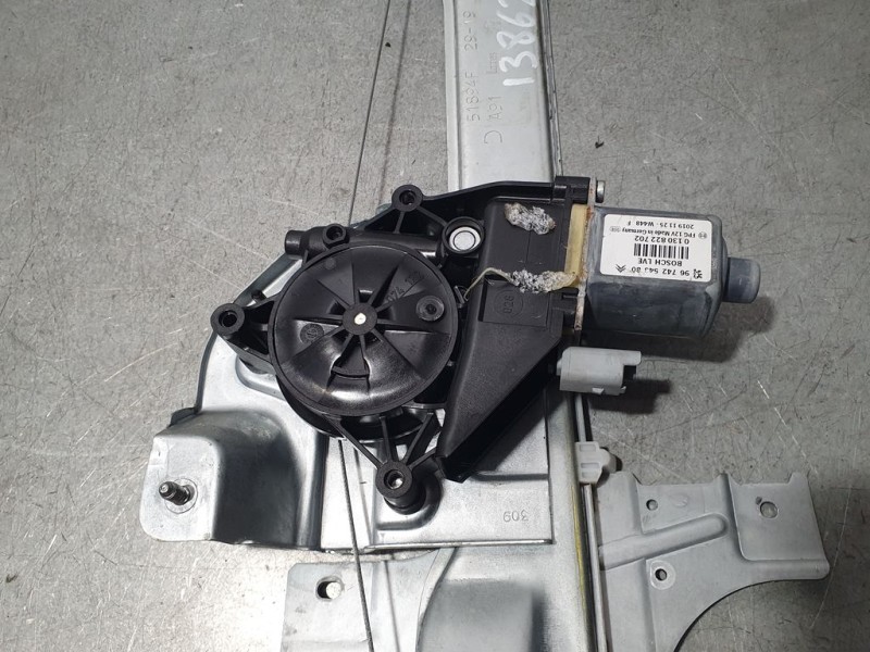 Recambio de elevalunas delantero derecho para peugeot 208 active referencia OEM IAM 9674254380 0130822702 BOSCH ELECTRICO