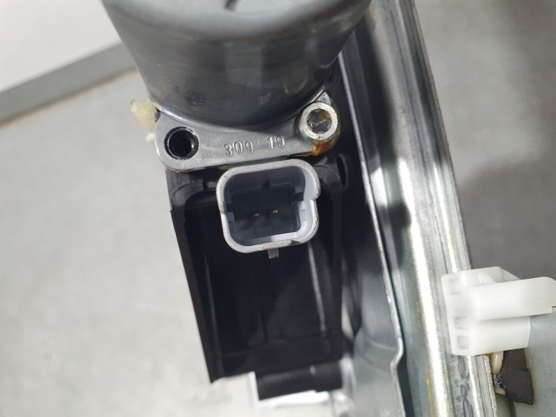 Recambio de elevalunas delantero derecho para peugeot 208 active referencia OEM IAM 9674254380 0130822702 BOSCH ELECTRICO