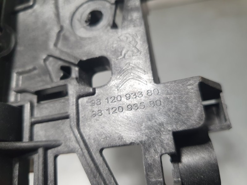 Recambio de maneta interior lateral derecha para peugeot rifter acristalada referencia OEM IAM 9812093380  