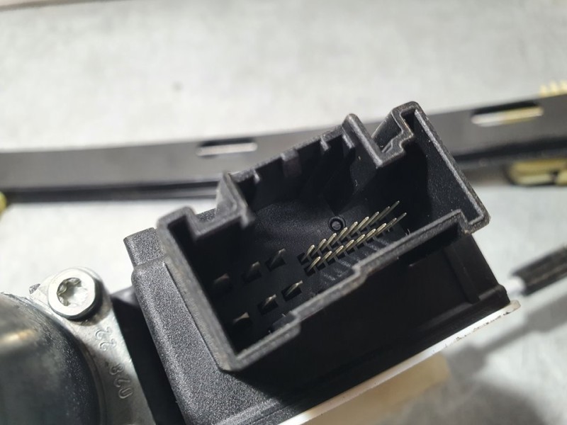 Recambio de elevalunas delantero izquierdo para seat arona xcellence go referencia OEM IAM SIN REF  ELECTRICO 24 PINES