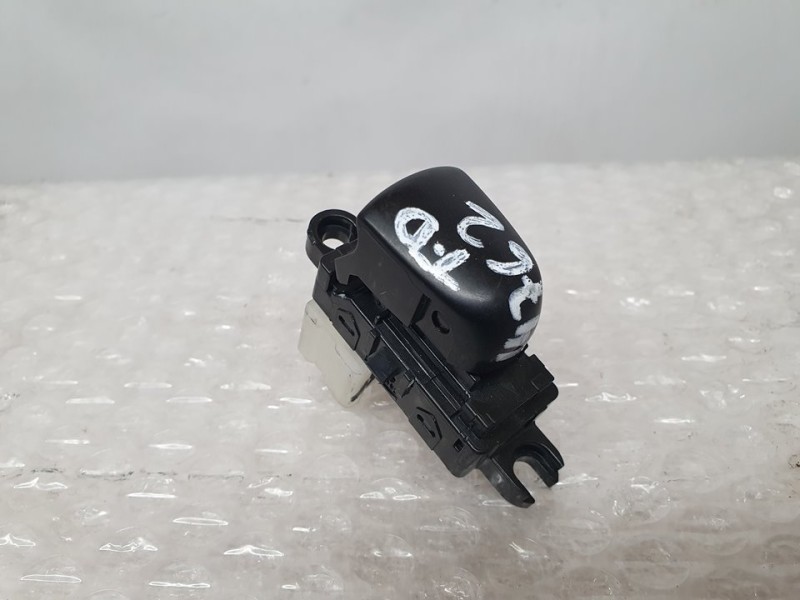 Recambio de mando elevalunas trasero derecho para nissan pulsar (c13) acenta referencia OEM IAM SIN REF  