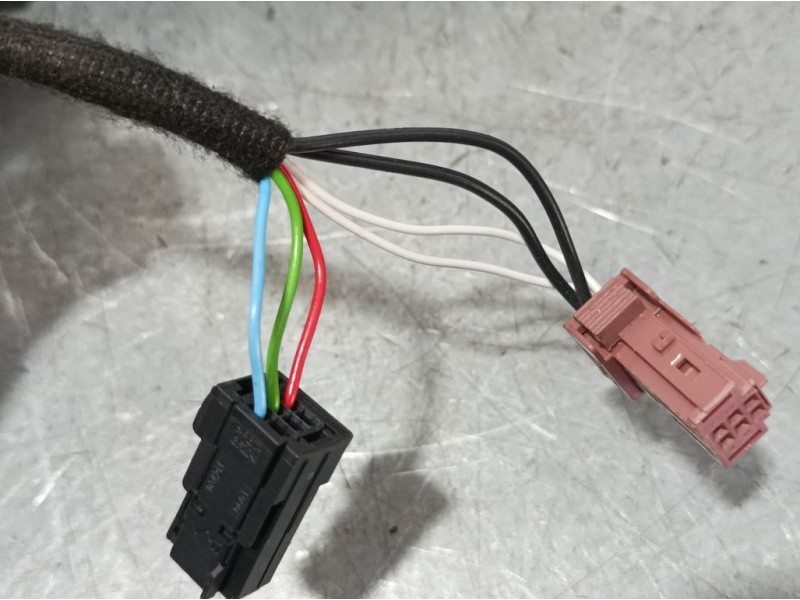 Recambio de retrovisor izquierdo para peugeot 208 active referencia OEM IAM 1611240280  ELECTRICO 4 Y 3 CABLES ROZADO