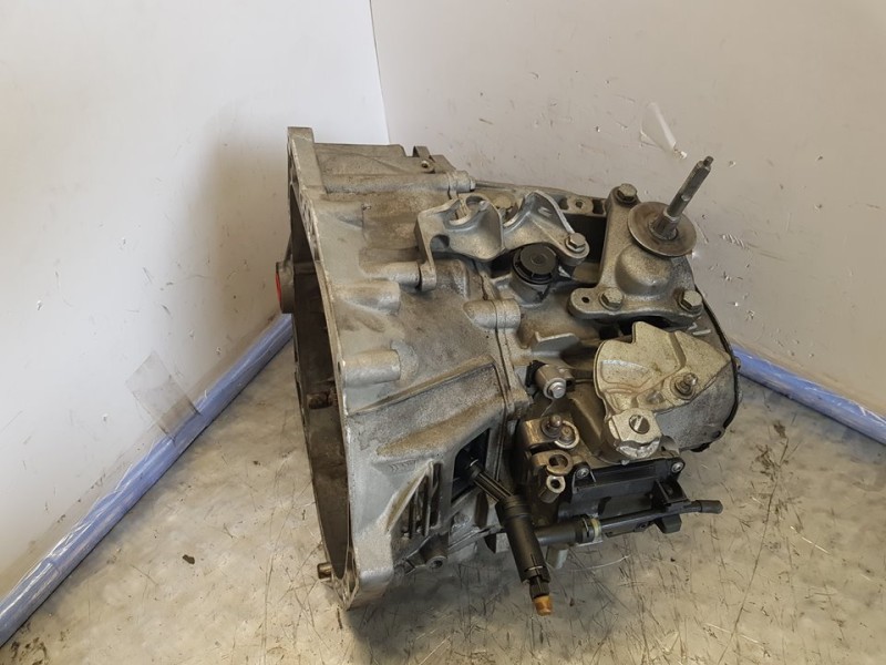 Recambio de caja cambios para peugeot 3008 style referencia OEM IAM 20EA07 18960 6VELOCIDADES