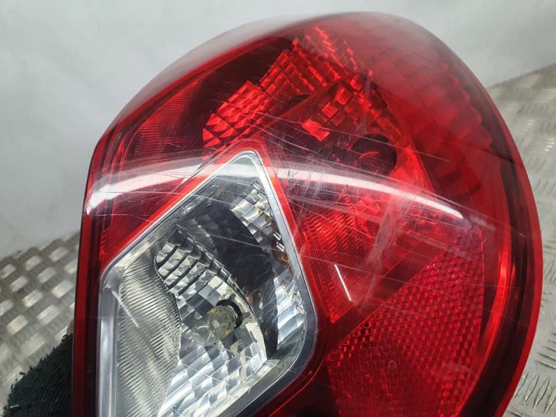 Recambio de piloto trasero derecho para opel corsa d cmon referencia OEM IAM 13269051 89318821 VALEO RAYADO