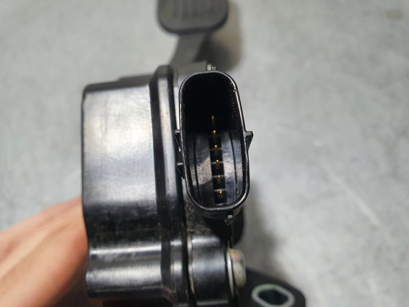 Recambio de potenciometro pedal para toyota land cruiser (j15) vx referencia OEM IAM 7811060180 1988001630 DENSO