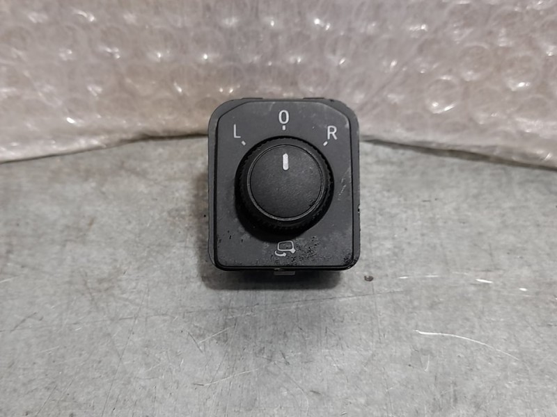 Recambio de mando retrovisor para seat arona xcellence go referencia OEM IAM 6F0959565  