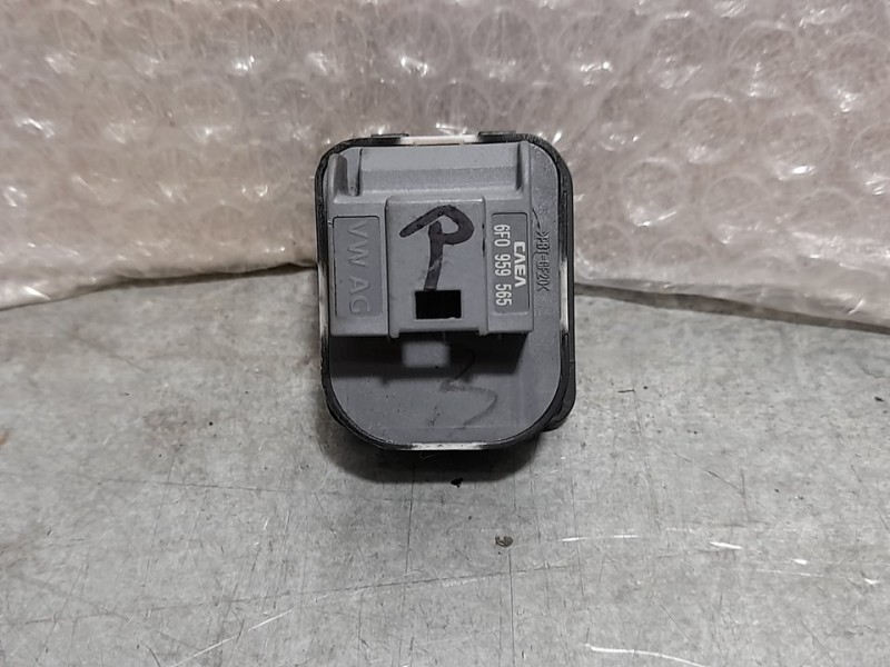 Recambio de mando retrovisor para seat arona xcellence go referencia OEM IAM 6F0959565  