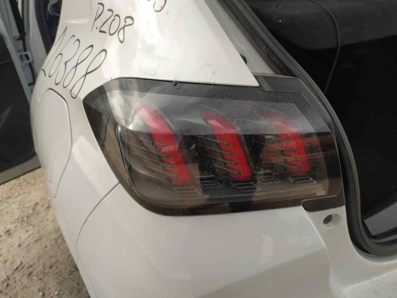 Recambio de piloto trasero izquierdo para peugeot 208 (p2) allure referencia OEM IAM 9823216880  LED