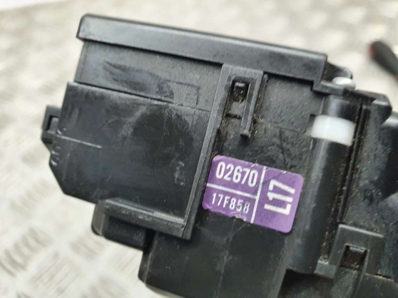 Recambio de mando limpia para toyota auris active referencia OEM IAM 0267017F858  