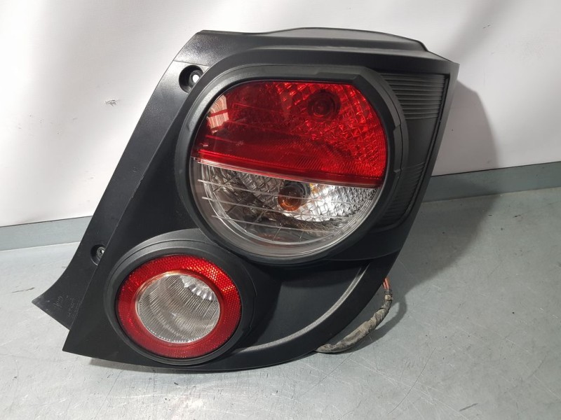 Recambio de piloto trasero derecho para chevrolet aveo berlina hatchback ls referencia OEM IAM 96830986  