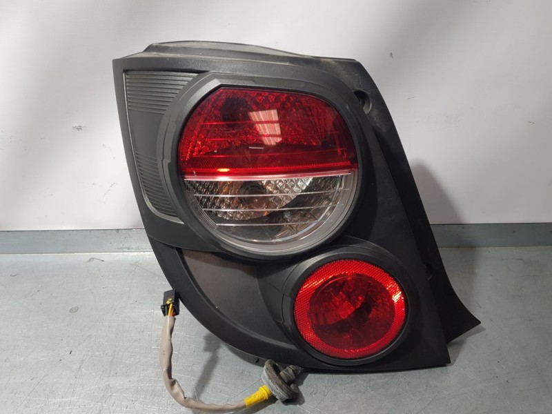 Recambio de piloto trasero izquierdo para chevrolet aveo berlina hatchback ls referencia OEM IAM 95470359  