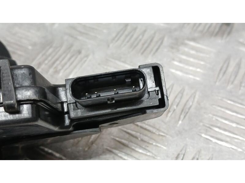 Recambio de cerradura puerta delantera derecha para peugeot 308 style referencia OEM IAM 9835556980  
