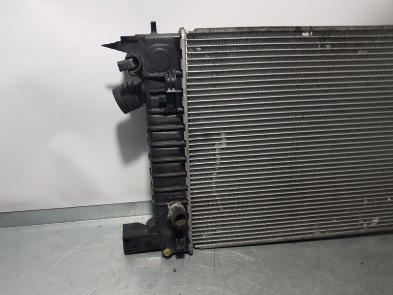 Recambio de radiador agua para chevrolet aveo berlina hatchback ls referencia OEM IAM 94516938  PATAS ROTAS