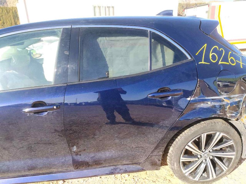 Recambio de puerta trasera izquierda para toyota corolla (e21) hybrid stile referencia OEM IAM 6700402540  TOCADA