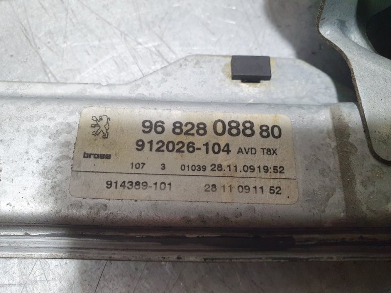 Recambio de elevalunas delantero derecho para peugeot 5008 premium referencia OEM IAM 9682808880 912026104 BROSE ELECTRICO 6 PIN