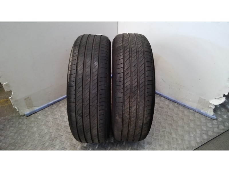 Recambio de neumatico pareja para neumaticos reutilizados - referencia OEM IAM 215651799V 215/65/17/99V MICHELIN