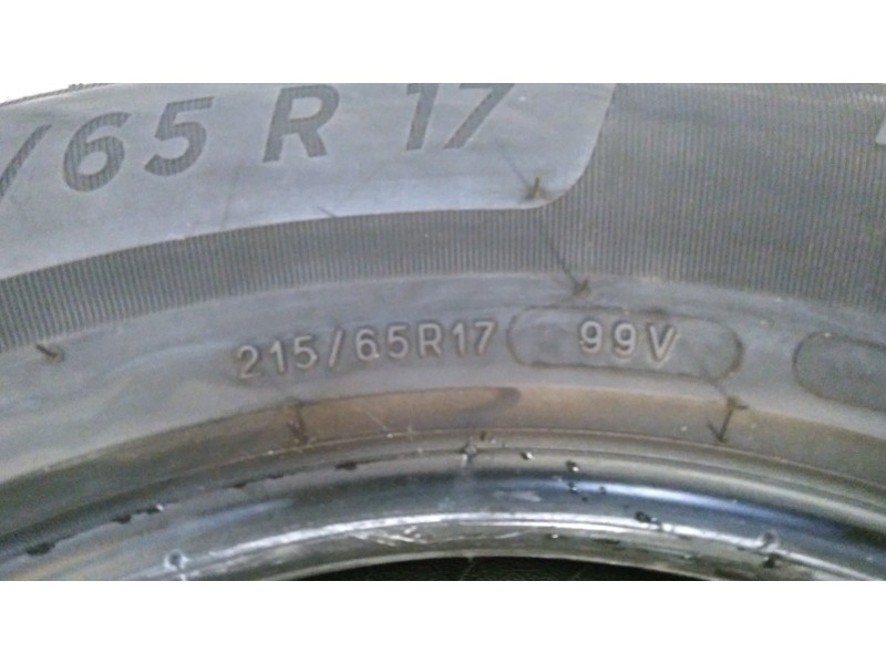 Recambio de neumatico pareja para neumaticos reutilizados - referencia OEM IAM 215651799V 215/65/17/99V MICHELIN