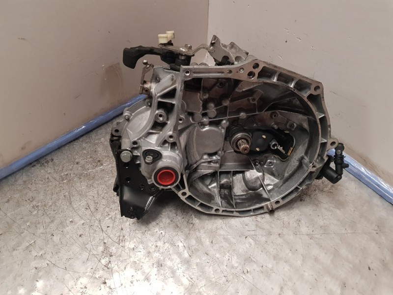 Recambio de caja cambios para peugeot 207 confort referencia OEM IAM 20CQ88 1104587 5VELOCIDADES