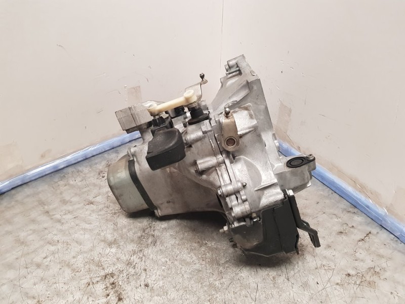Recambio de caja cambios para peugeot 207 confort referencia OEM IAM 20CQ88 1104587 5VELOCIDADES