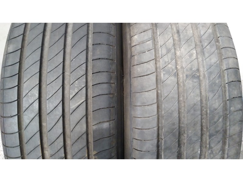 Recambio de neumatico pareja para neumaticos reutilizados - referencia OEM IAM 215651799V 215/65/17/99V MICHELIN