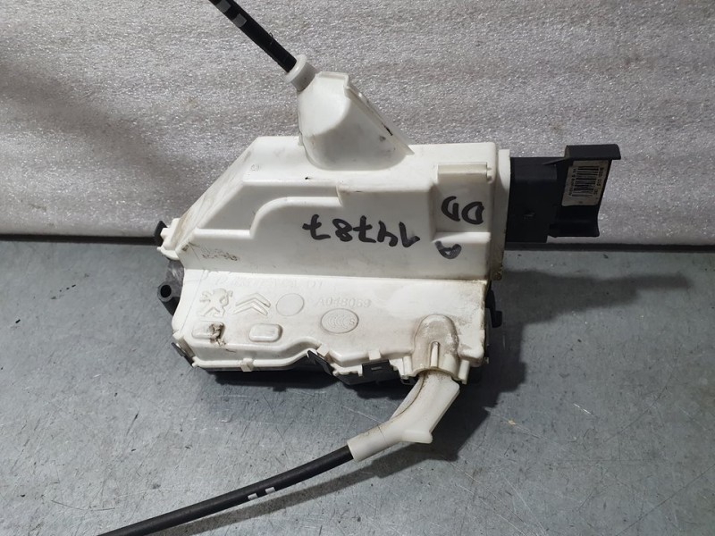 Recambio de cerradura puerta delantera derecha para peugeot 3008 style referencia OEM IAM 3113A001516  6 PINES
