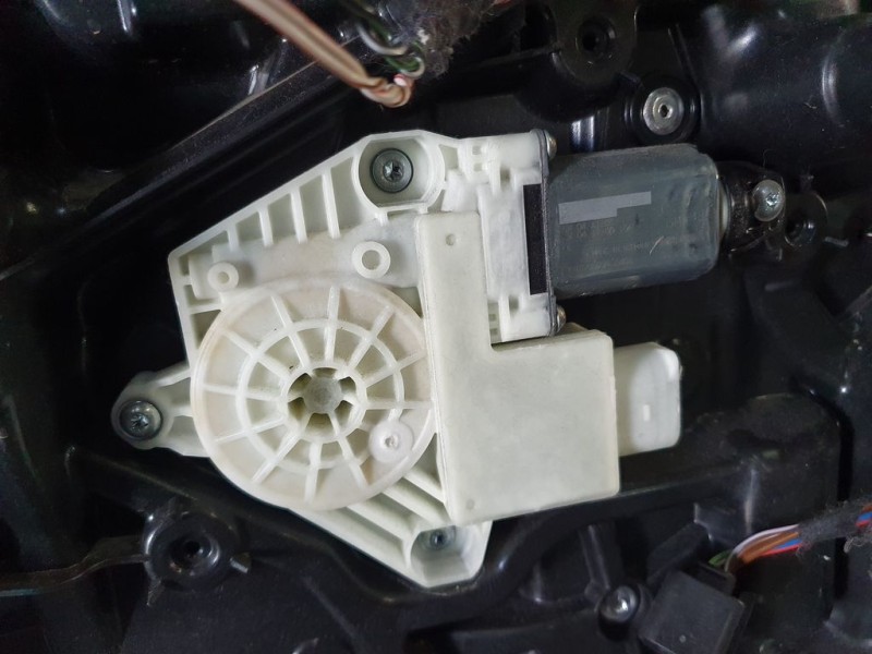 Recambio de elevalunas trasero derecho para bmw serie 5 berlina (g30) 2.0 turbodiesel referencia OEM IAM   6 PINES