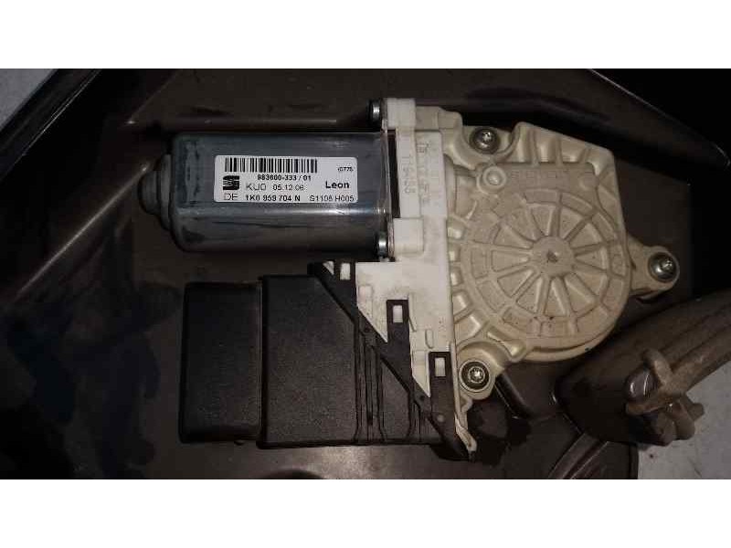 Recambio de elevalunas trasero derecho para seat leon (1p1) reference referencia OEM IAM  18 PINS ELECTRICO