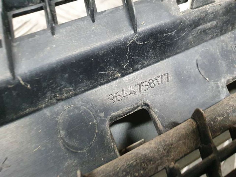 Recambio de rejilla delantera para citroën berlingo 2.0 hdi collection familiar referencia OEM IAM 9644758177  