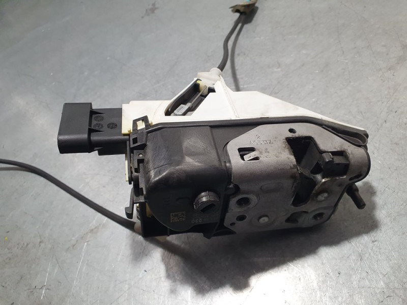 Recambio de cerradura puerta delantera derecha para peugeot 3008 style referencia OEM IAM 3113A001516  6 PINES