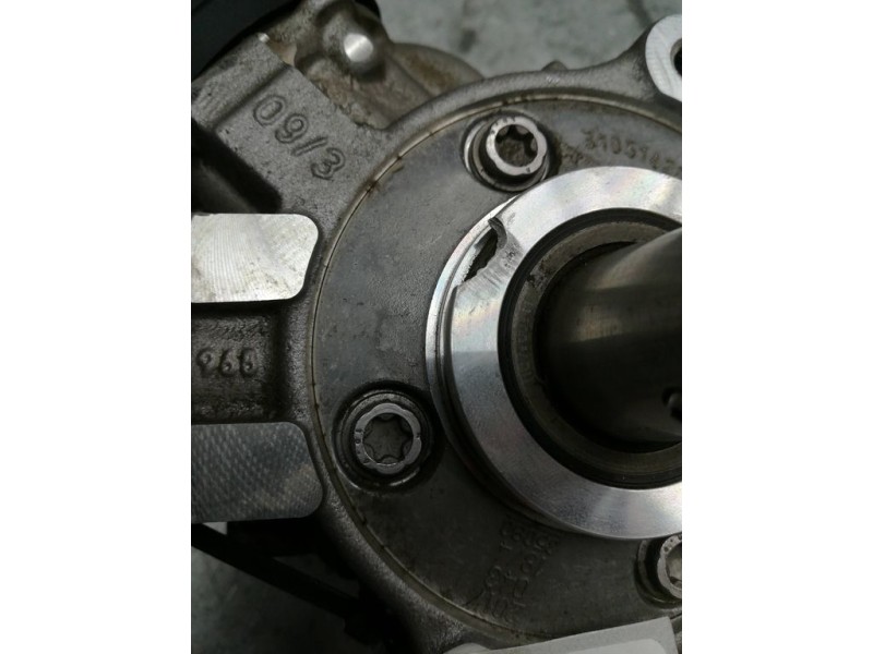 Recambio de bomba alta presion para volkswagen caddy furgón/kombi 2.0 tdi referencia OEM IAM 04L130755E 0445010538 BOSCH