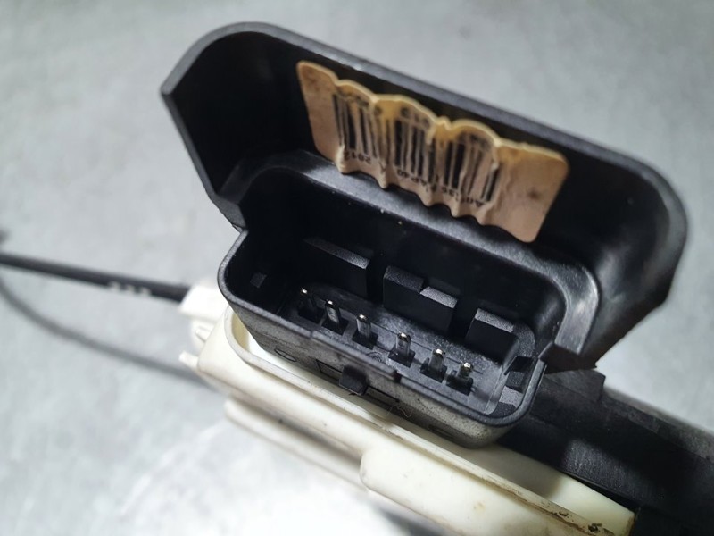 Recambio de cerradura puerta delantera derecha para peugeot 3008 style referencia OEM IAM 3113A001516  6 PINES