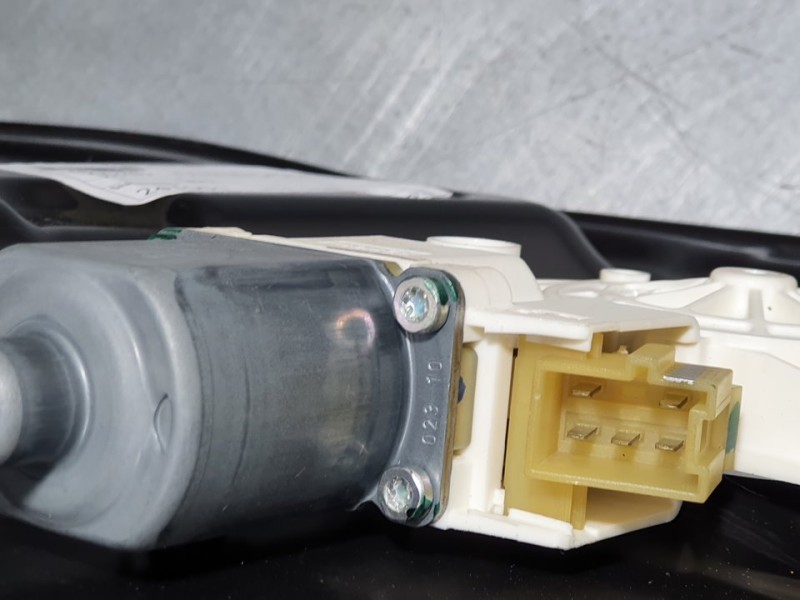 Recambio de elevalunas trasero izquierdo para mercedes-benz clase m (w164) ml 300 cdi be 4-matic (164.121) referencia OEM IAM A1