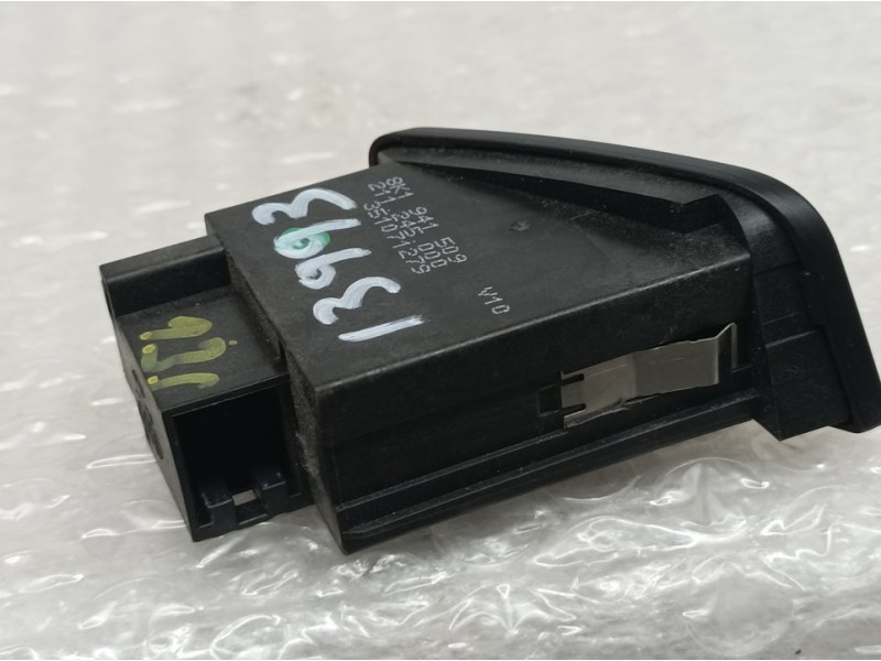 Recambio de warning para audi a4 ber. (b8) básico referencia OEM IAM 8K1941509  