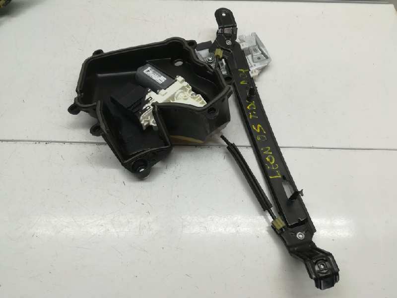 Recambio de elevalunas trasero derecho para seat leon (1p1) referencia OEM IAM 1P0839402B 18 PINS 1K0959704N