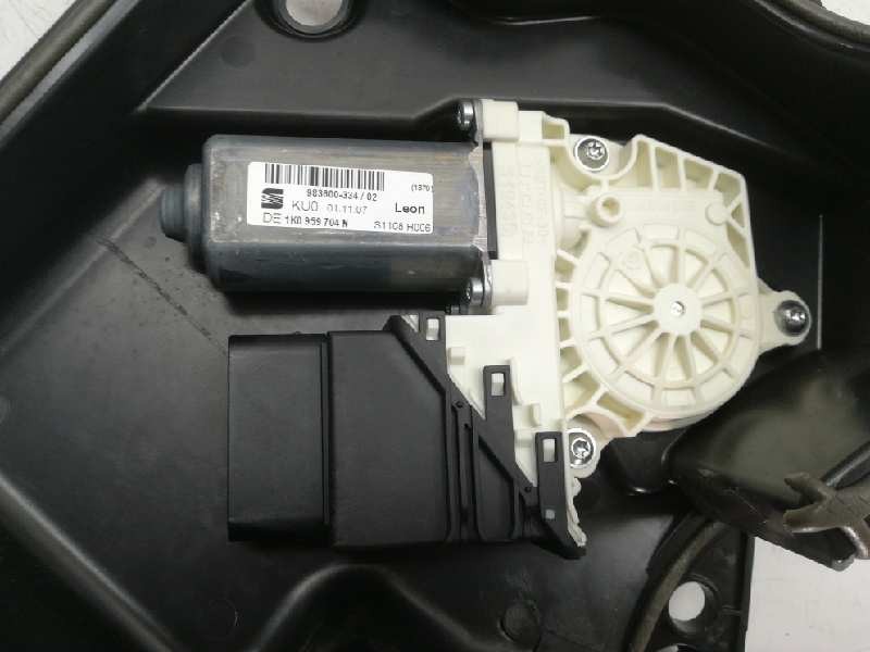 Recambio de elevalunas trasero derecho para seat leon (1p1) referencia OEM IAM 1P0839402B 18 PINS 1K0959704N