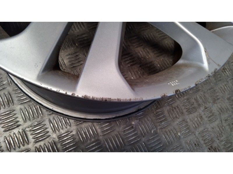 Recambio de juego llantas aluminio para nissan juke (f15) acenta referencia OEM IAM 7X17 5 TORN ET47 ALUMINIO 