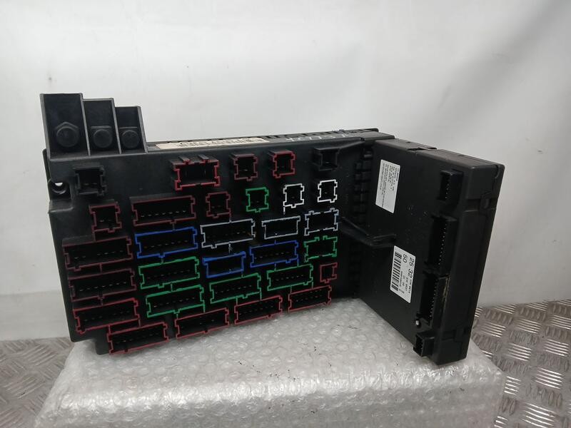 Recambio de caja reles / fusibles para mercedes-benz clase m (w163) 270 cdi referencia OEM IAM 615613  10042200