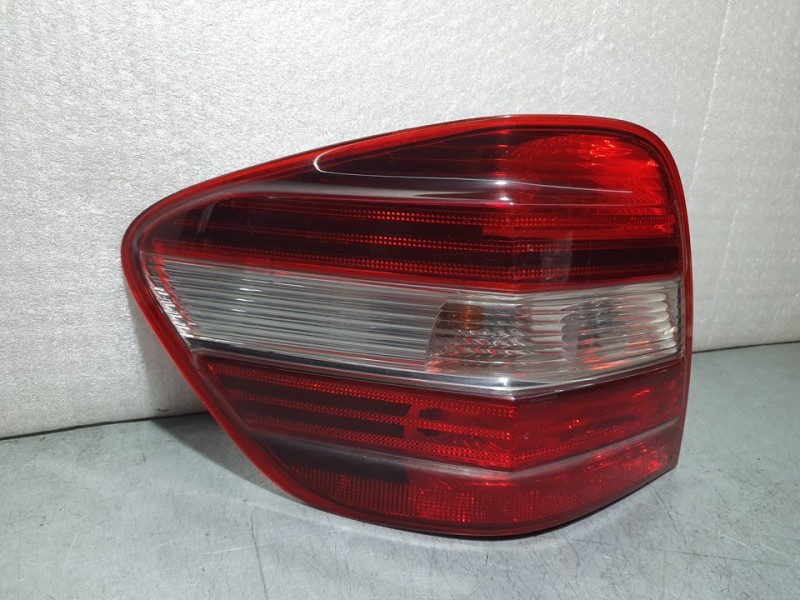 Recambio de piloto trasero izquierdo para mercedes-benz clase m (w164) ml 300 cdi be 4-matic (164.121) referencia OEM IAM A16490