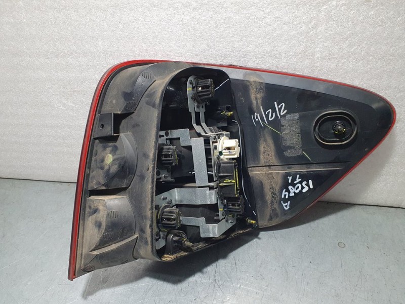 Recambio de piloto trasero izquierdo para mercedes-benz clase m (w164) ml 300 cdi be 4-matic (164.121) referencia OEM IAM A16490