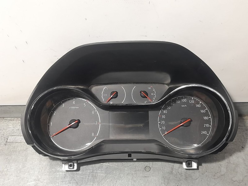 Recambio de cuadro instrumentos para opel corsa f edition referencia OEM IAM 983157618001  ANALOGICO